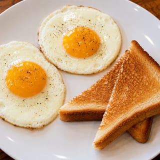BT1: 2 Eggs on Toast