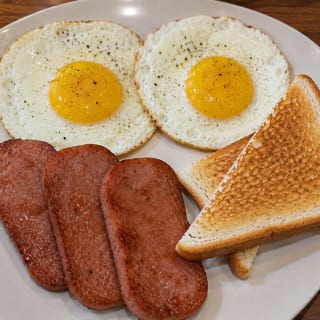 BT3: 2 Eggs & Spam on Toast